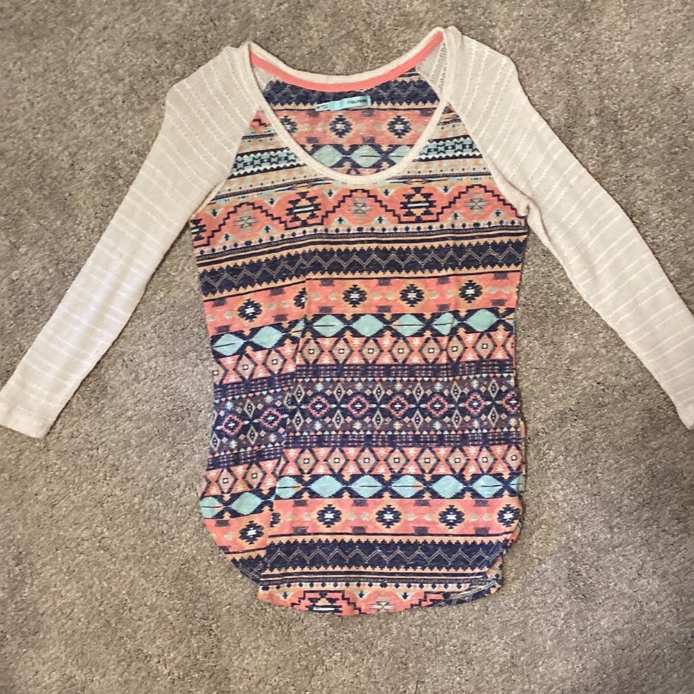 Maurice’s, long sleeve t-shirt.